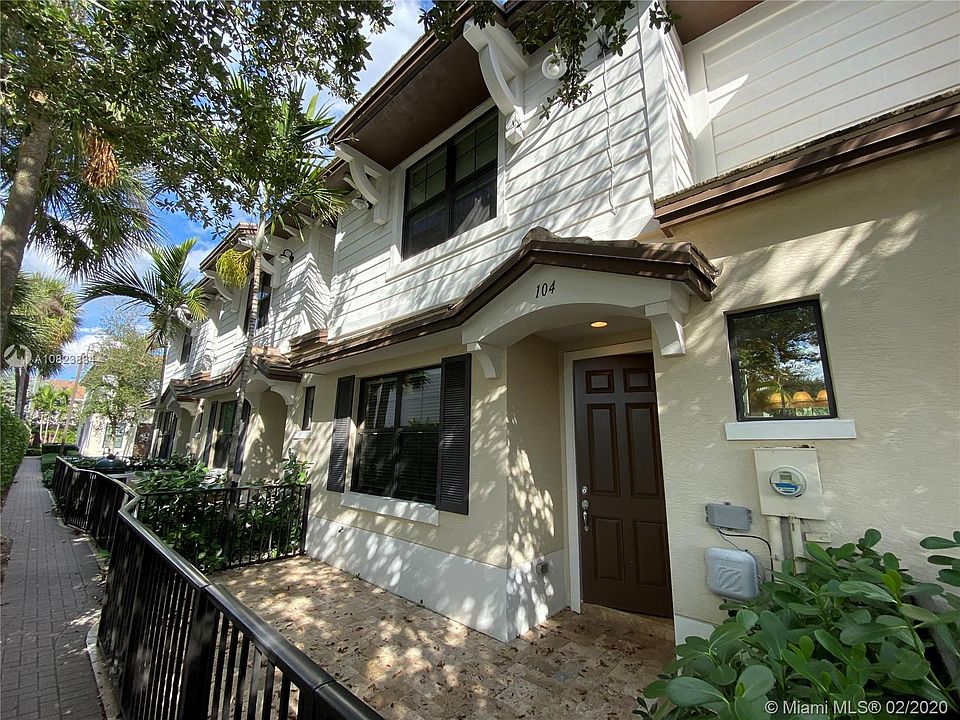 1st image of 2725 NE 14th St #111