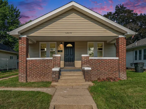 1209 College St, South Bend, IN 46628