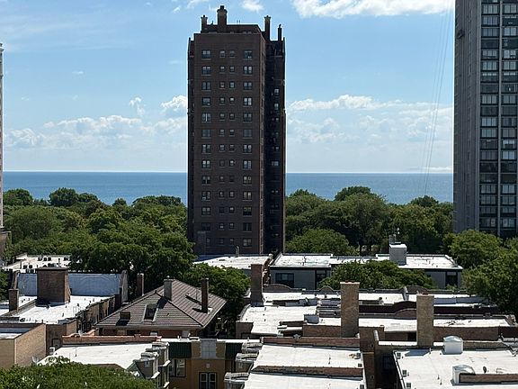 4th image of 1122 W Catalpa Ave APT 902