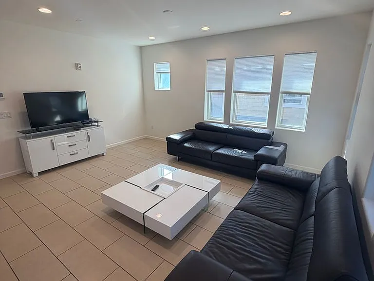 401 S Hummingbird Ln — Photo 5