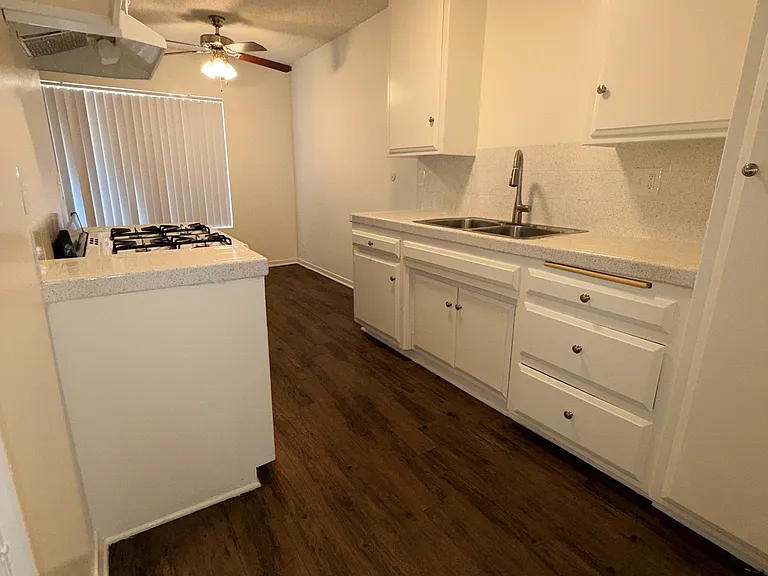 Pampas Lane Apartments — Photo 15