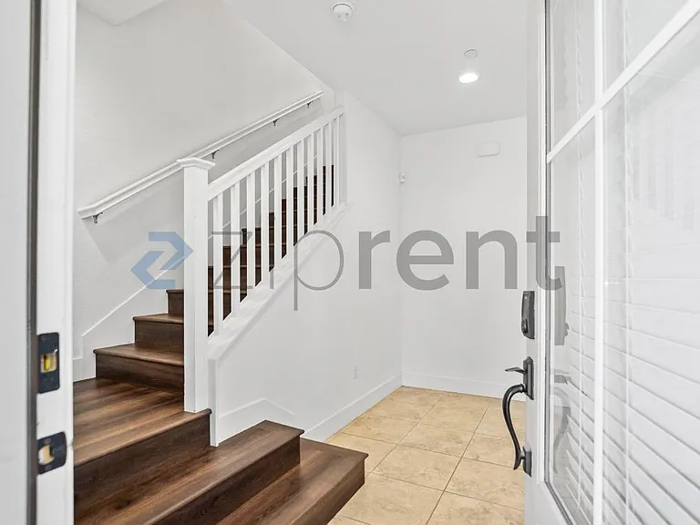 2109 Donnells Ln — Photo 3