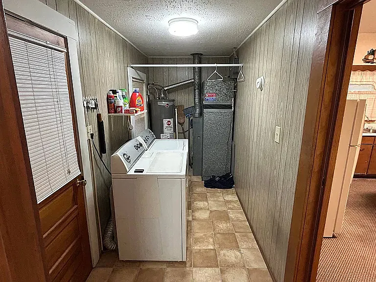 2 bed, 1000 sqft, $1,300 — Photo 2