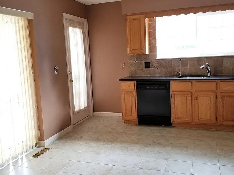 96 Voyagers Ln — Photo 3