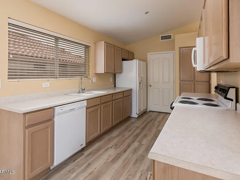 12566 W Palm Ln — Photo 8