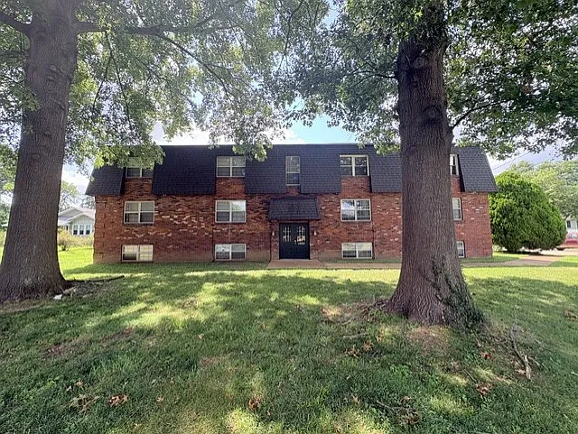 2 bed, 800 sqft, $995 — Photo 2