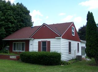 4215 W Crystal Lake Rd, McHenry, IL 60050