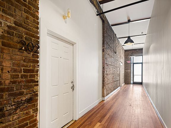 5th image of 3421 Richmond St APT 202