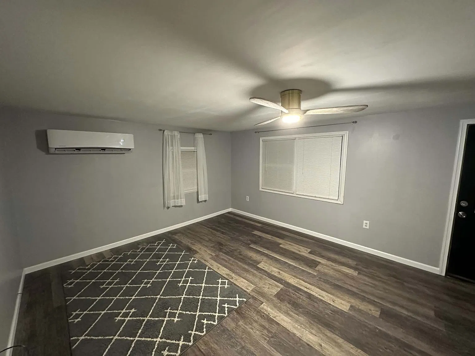 2 bed, 1000 sqft, $1,800 — Photo 3