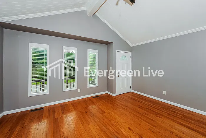 3 bed, 2.0 bath, 1324 sqft, $1,345 — Photo 3