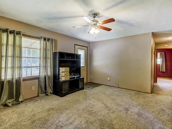 4th image of 214 Welch Dr