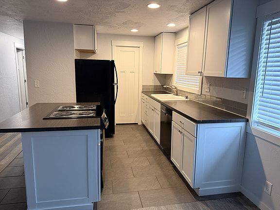 3rd image of 2030 Crimson Ave