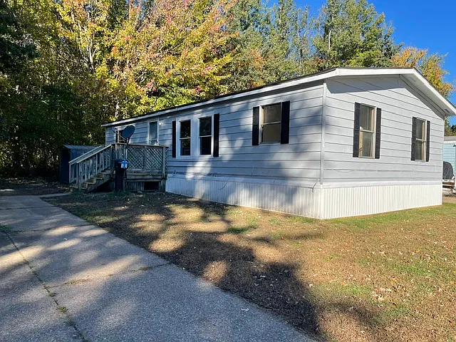 3 bed, 1200 sqft, $995 — Photo 1
