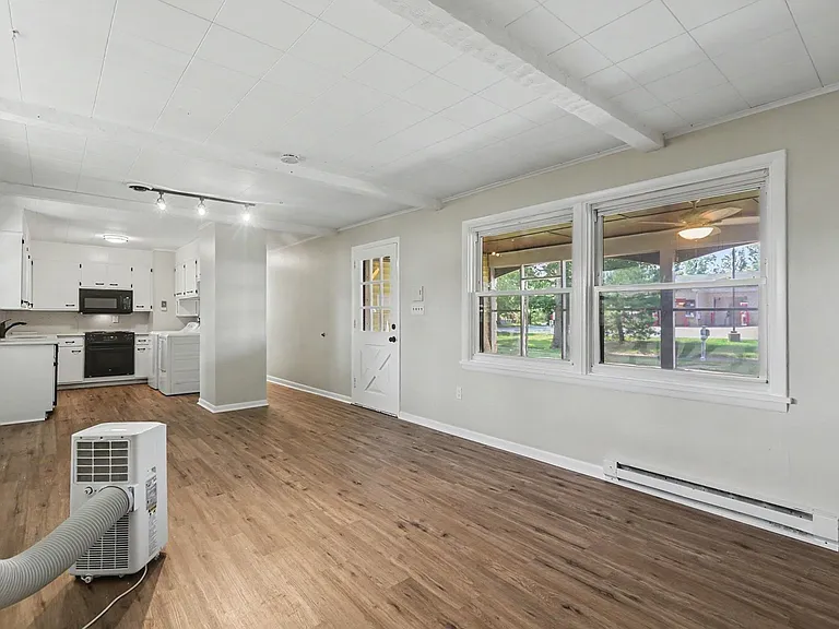 7610 Grove Ave — Photo 9