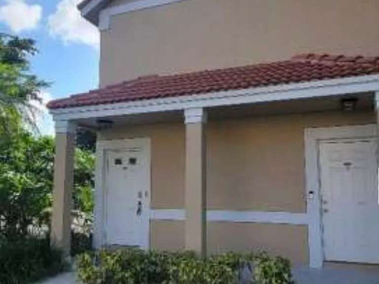4600 W McNab Rd #B2 — Photo 2