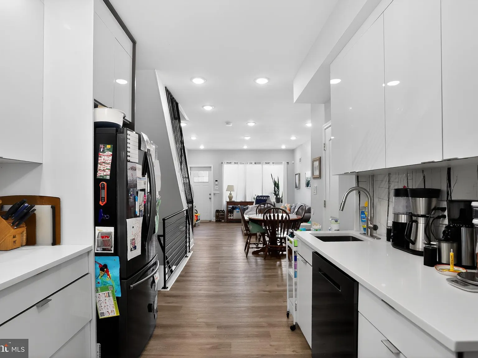3 bed, 1.5 bath, 1430 sqft, $2,200 — Photo 3