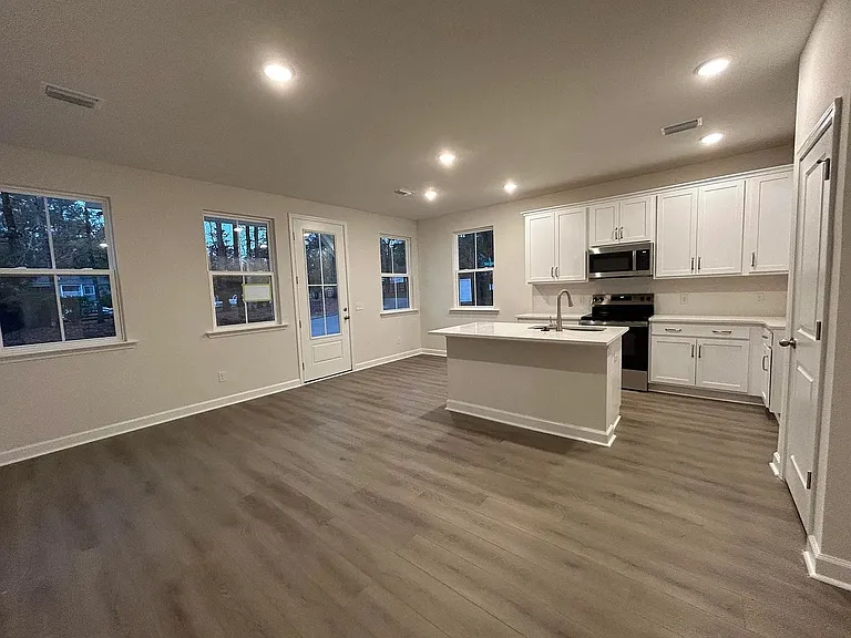 451 Martins Creek Blvd — Photo 8