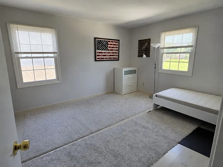 196 Grovenor Dr — Photo 10