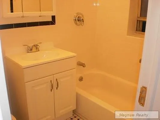 Rented by Magnum Realty Holdings, LLC | media 5