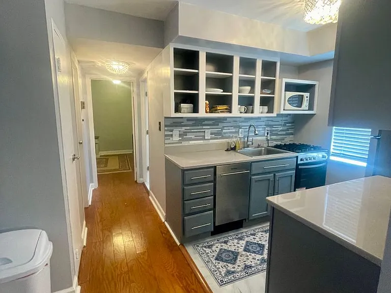 1031 Michigan Ave NE #101 — Photo 7