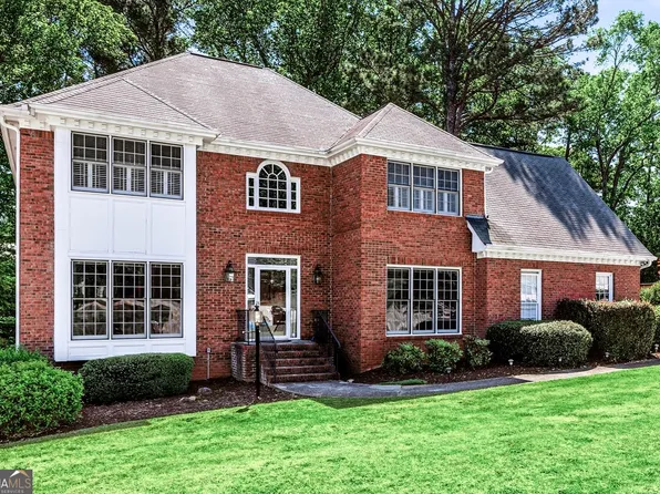 1664 Holly Lake Cir, Snellville, GA 30078