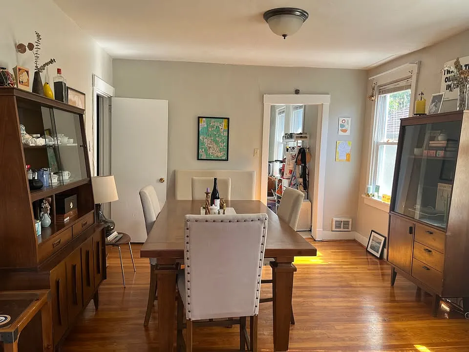 3 bed, 1200 sqft, $1,441 — Photo 1