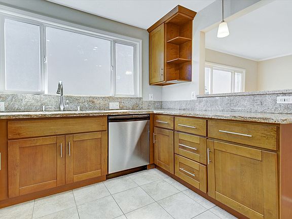 4th image of 14 Castlemont Ave