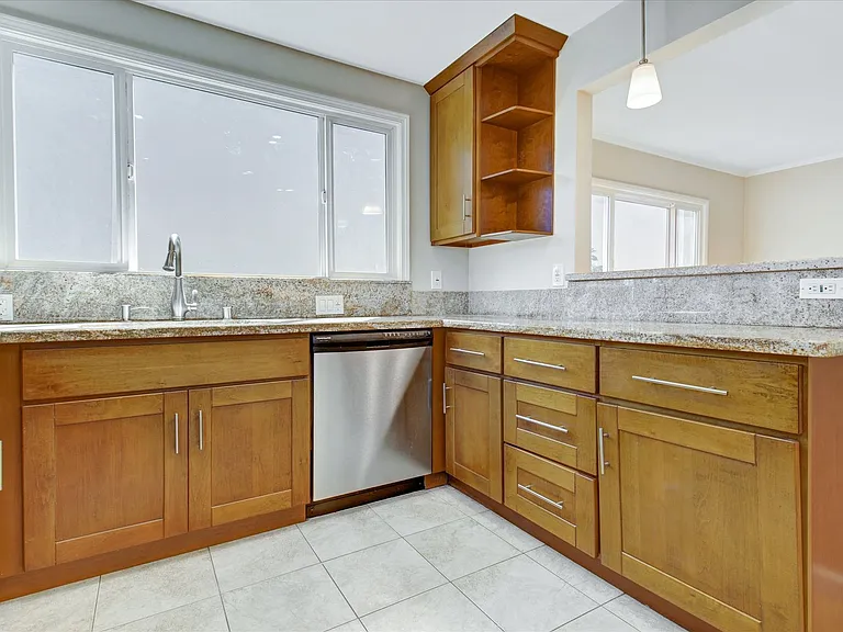 14 Castlemont Ave — Photo 4