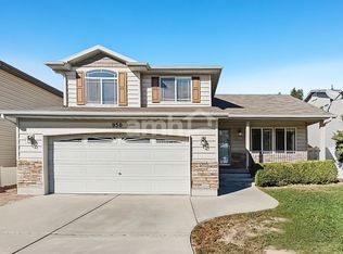 950 W Longleaf Dr, North Salt Lake, UT 84054