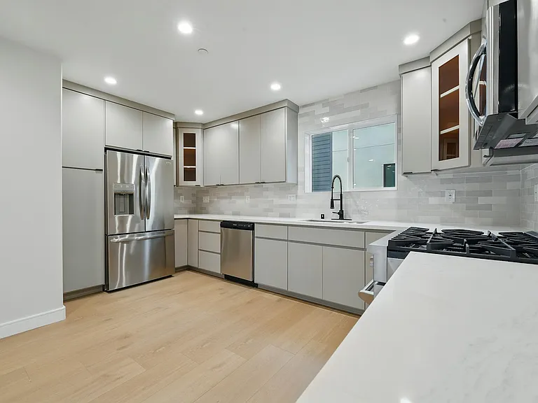 8234 Blackburn Ave #1/2 — Photo 22