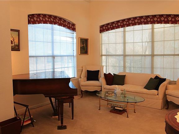 2nd image of 525 Parkcrest Dr