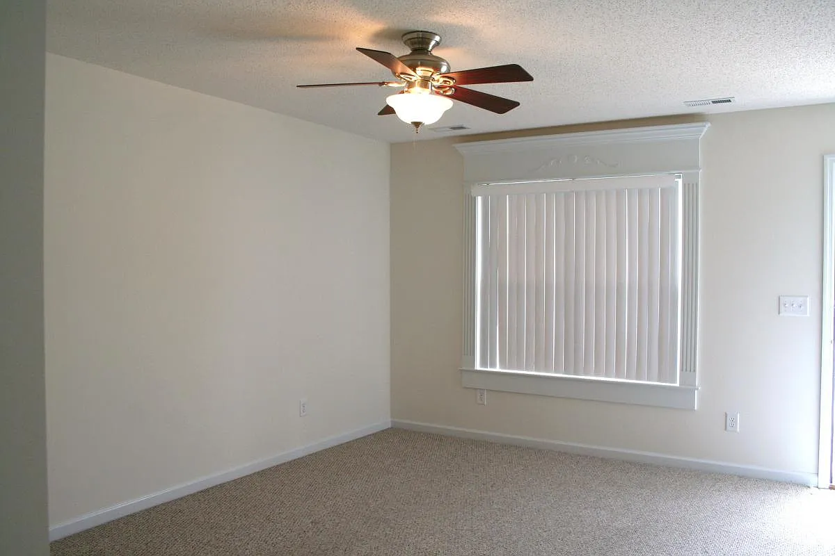 2 bed, 1.5 bath, 1040 sqft, $1,400 — Photo 3