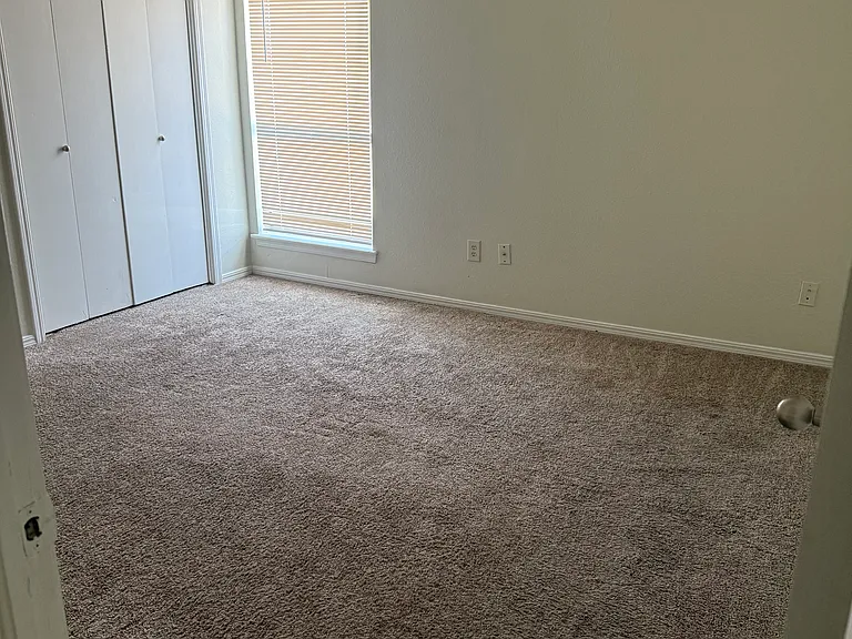 1808 Southcrest Dr #1808 — Photo 4