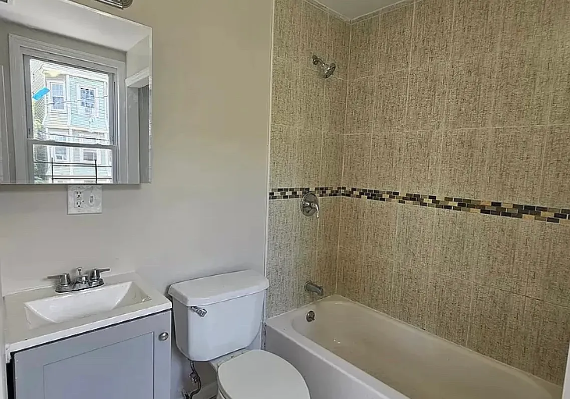 4 bed, $2,600 — Photo 3
