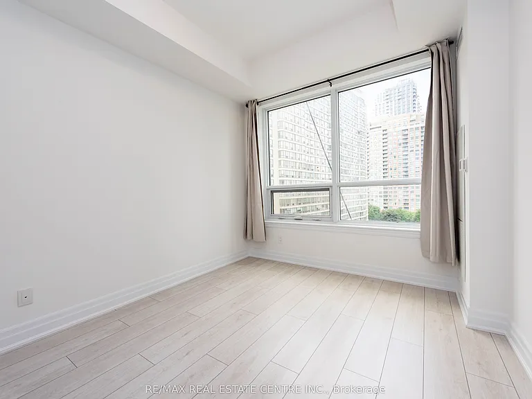 30 Elm Dr W #601 — Photo 15