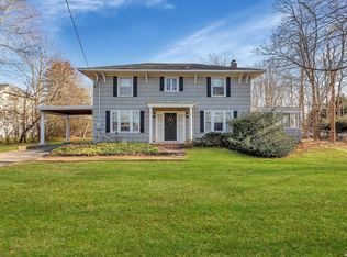 103 Suydam Ln, Bayport, NY 11705