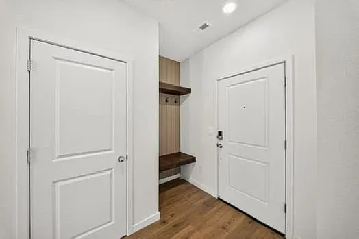 3 bed, 1325 sqft, $2,500 — Photo 3