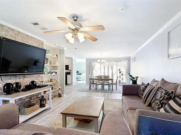 15826 New Market Dr — Photo 4