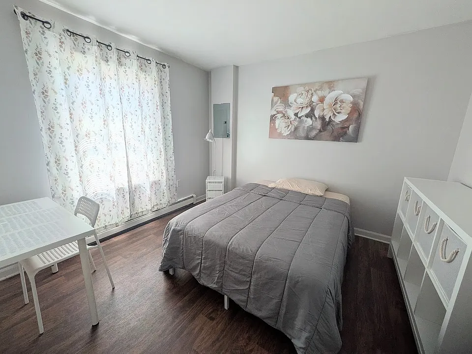 42 Elizabeth St #42B