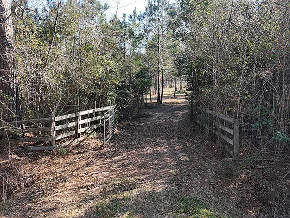 2nd image of 16086 Magnolia Park Park