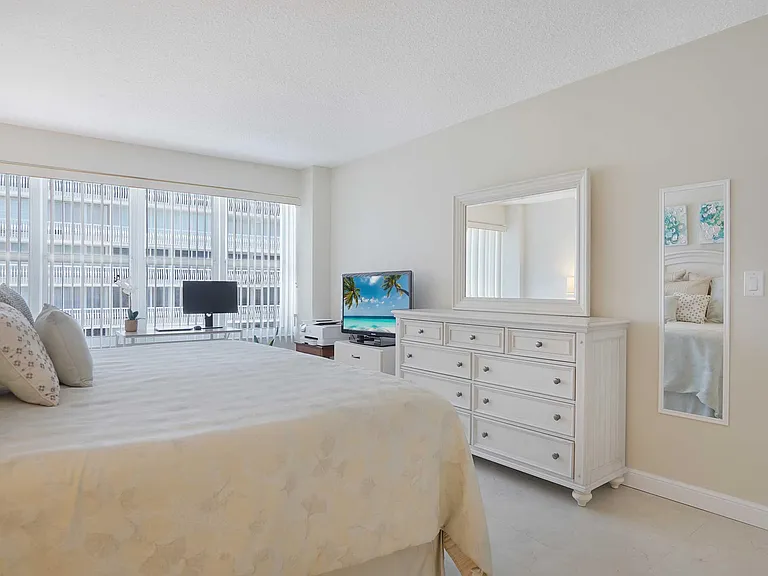 4010 Galt Ocean Dr #1514 — Photo 9