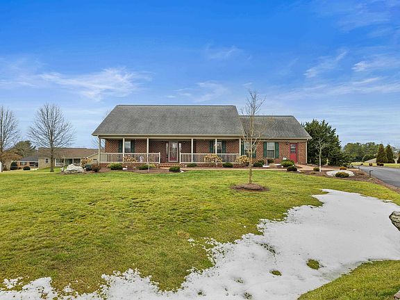 2nd image of 42 Lynn Cir