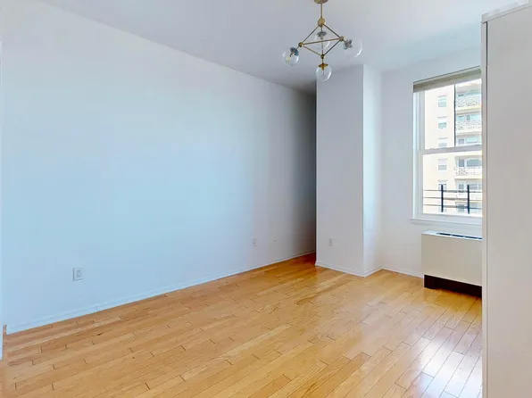 135 Oceana Drive East image 14 of 36