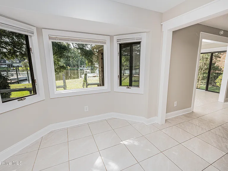 5722 Gondolier Dr — Photo 12