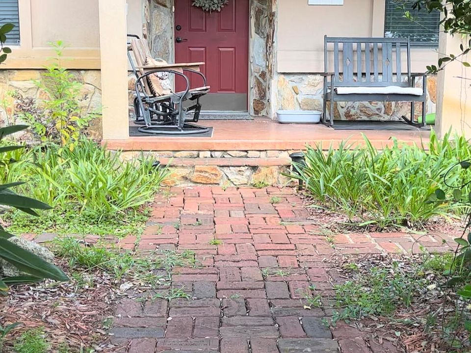 1st image of 119 E OAK HILL Drive
