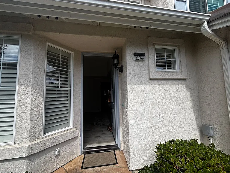 634 Compass Ct — Photo 2