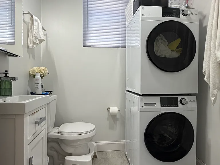 2731 Brown St #2F — Photo 6