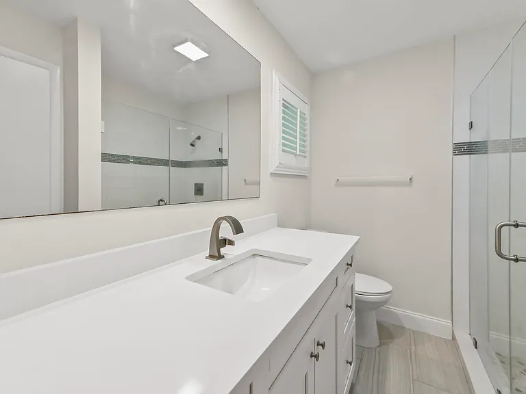 717 SW 16th St — Photo 20