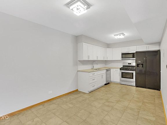 3rd image of 719 Killarney Ct APT 2D