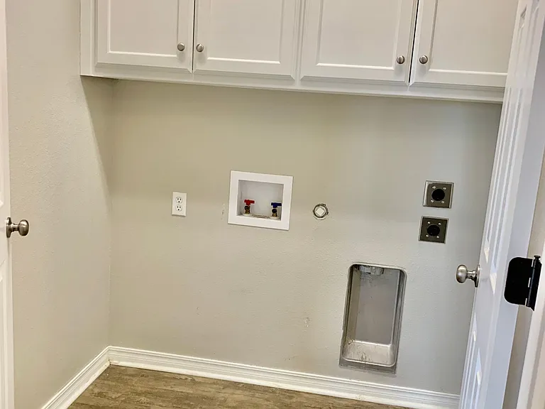 22301 Estel Rd #B — Photo 5